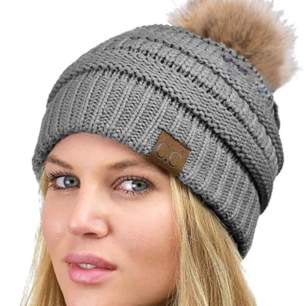 New with Tags Soft Stretch Cable Knit Ribbed faux Fur Pom PomBeanie Hat - Picture 1 of 3